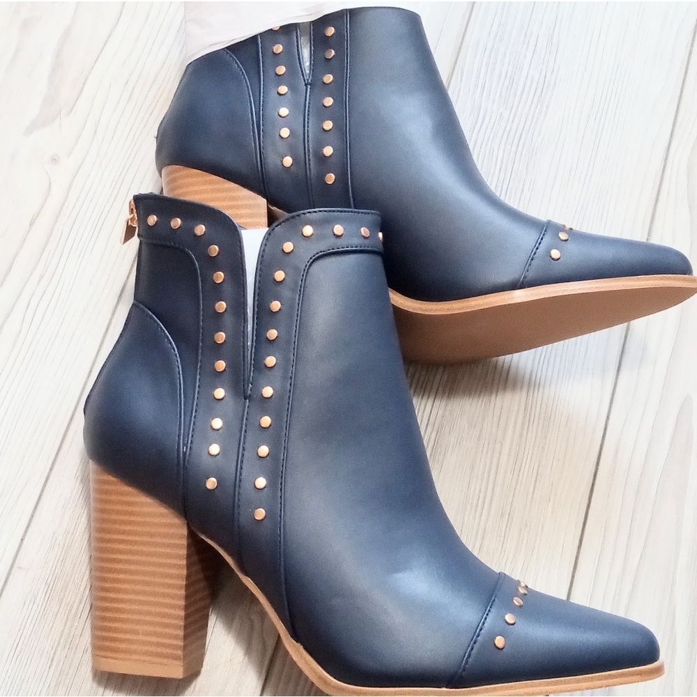 (S-4295) Rilista Women's Ankle Boot Sz 9